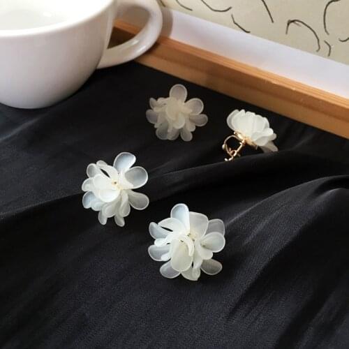New Summer Resin Girls Clip Earrings Without Piercing Petals White Fairy Piercing Earrings