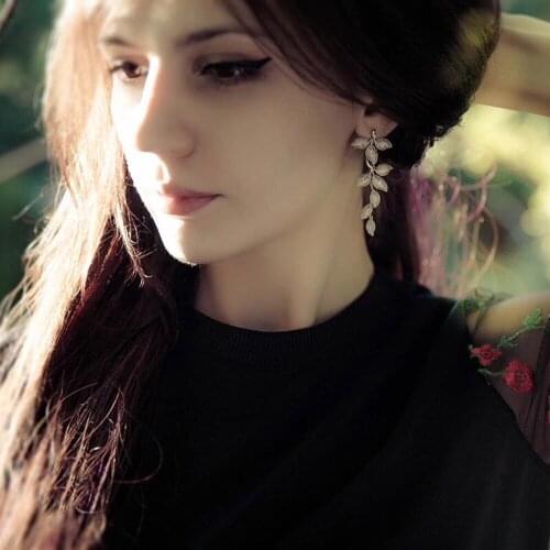 Funmode New Elegant Leaf Shape Drop Earrings Statement Tiny CZ White Color Noble Bridal Wedding Dangle Brincos Jewelry F033E