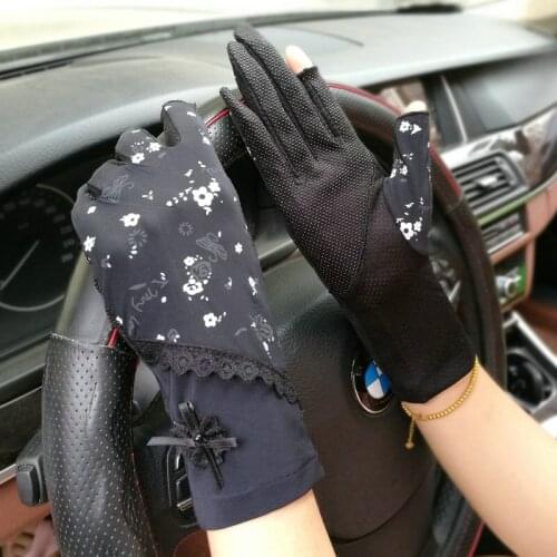Woman Gloves Thin Summer Anti-Sun Anti-UV Ice Silk Non-Slip Driving Gloves Female Fashion Printed Cute Lace FS03