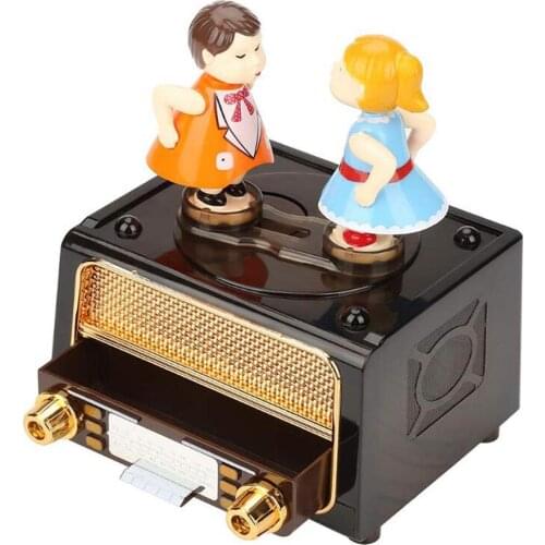 Kissing Couple Doll Music Box Classic Nostalgic Radio Player Durable For Birthday Christmas Valentines Day Gift Ornaments