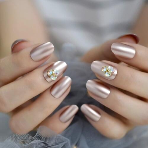 Metallic Fashion 3D Fake Nail Oval Short Designed Cool Nail Art Tips Sparkling Nail Decorations Artificial Nail