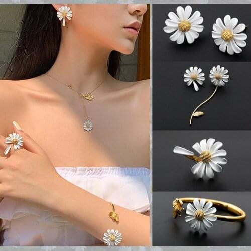 2021 Spring New White Enamel Daisy Flower Elegant Vintage Simple Opening Rings Necklace Earrings For Women Jewelry Party Gifts