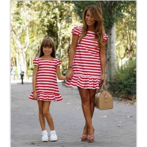 Mother And Daughter Red Striped Dresses 2018 Family Matching Clothes Kids Parents Matching outfits Mommy And Me Dress