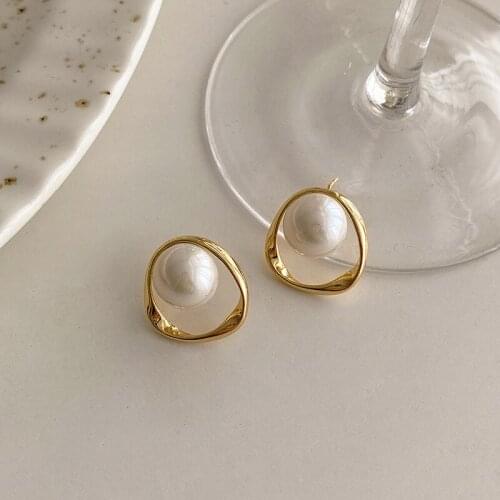 Fashion Simple Gold Pearl Stud Earrings French Women Stud Earrings Elegant Bride Wedding Party Jewelry Girl Dating Accessories
