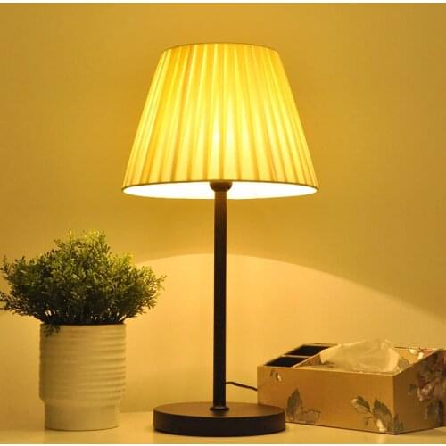 Pleated Fabric Table Lamp American Luxury Metal Desk Light Retro Bedroom Decor Living Room Study Bedside Stand Lamp Home Decor