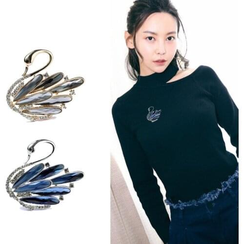 Simple and stylish wild swan brooch ladies retro style luxury temperament brooch anti-light crystal pin