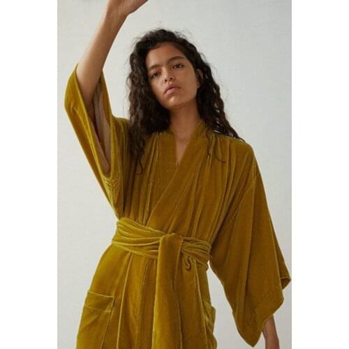 2021 Customized Ladies Sexy Nightgown Winter Velvet Thickening Comfortable Long Sleeve V-neck Tunic Pajamas