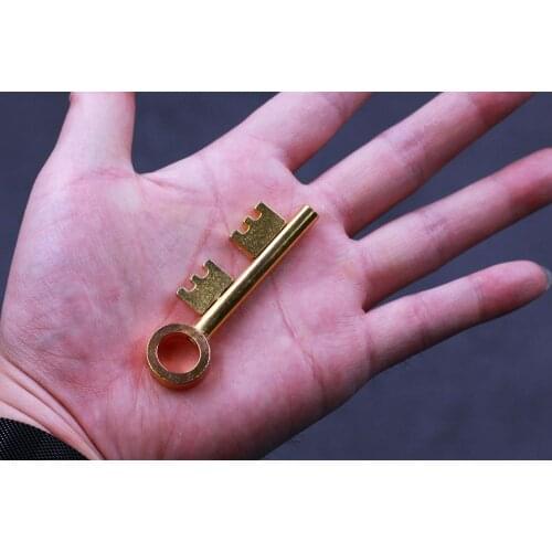 Surprise Magic Trick Toy Moving Key,Close-up Magic Trick Stage Props,Magic Joke Toy Easy to Play gimmicks