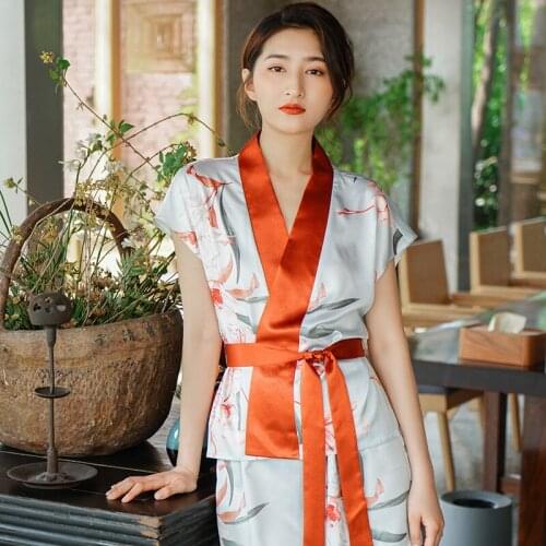 2020 Summer Viscose Pajamas Womens Silk-like Chinese-Style Short-Sleeved Printing Pyjamas V-Neck Satin Sexy Clothes 2 Piece