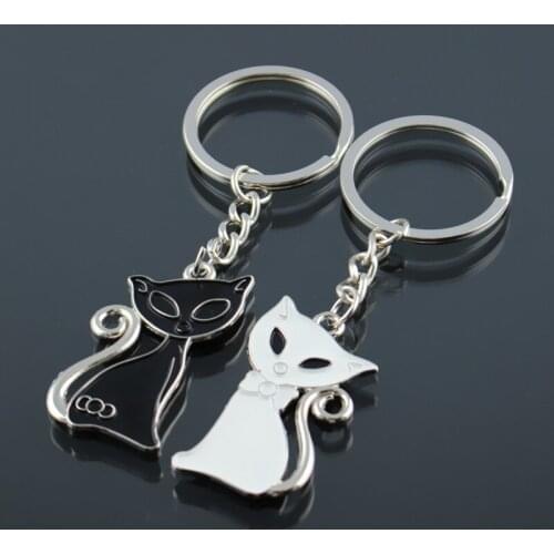 Creative pendant small gifts beautiful black and white cat couple key chain strange new commodity wholesale custom