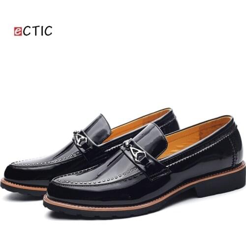 Ectic Patent Leather Mens Loafers Metal Decortaion Slip on Dress Flats Formal Quality Bordered Summer Classical Mocassins DS