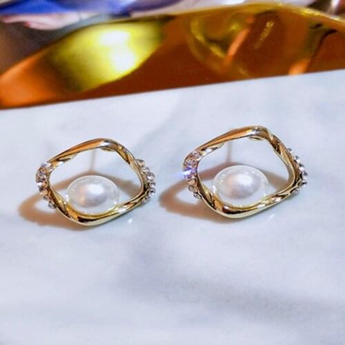 Simple Hollow Out Small Pearl Stud Earrings for Women Rhinestone Female Gentle Ladies Geometric Square Cubic Delicate Jewelry