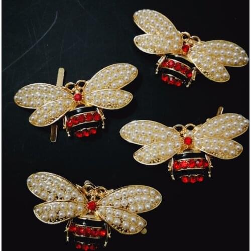 2017 Hot Bee Buckle Hooker Badges Pins for the Shoes Belt Garment bags diy wallet clothing Accessories