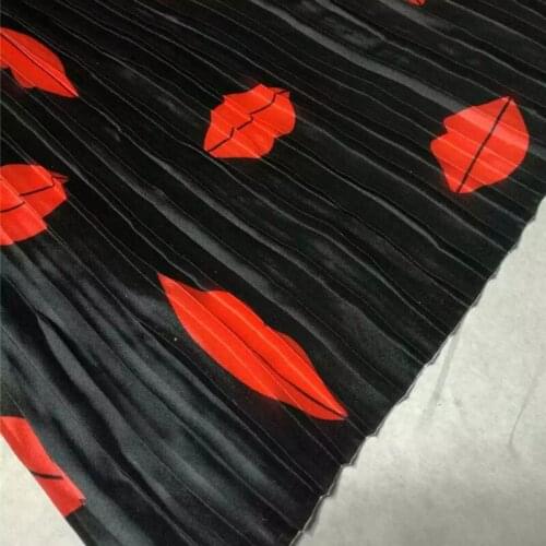 Black Big Striped Lipstick Printing Crushed Imitated Silk Satin Fabric for Skirt Dress Pleated Fabric(streching 1m)