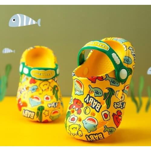 Childrens sandals for boys and girls Childrens slippers boys and girls wear sandals and slippers outside in summer