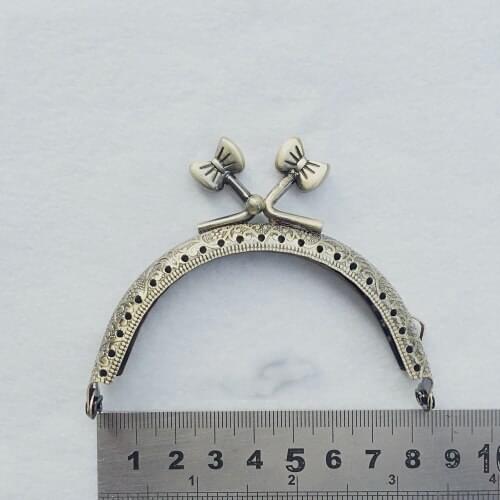 Vintage bronze color girl tie buckle design carved pattern female coin bag metal frame clasp 10pcs/lot wholesale hardware