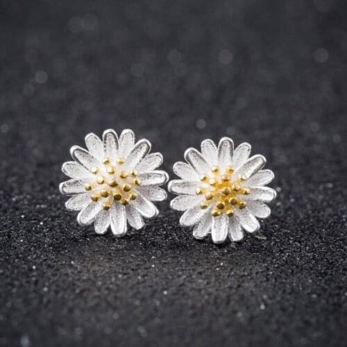 New Arrival Women Flower Stud Earrings Simple Small Daisy Earrings Fashion Jewelry Chrysanthemum Accessories Girls Gifts Brincos