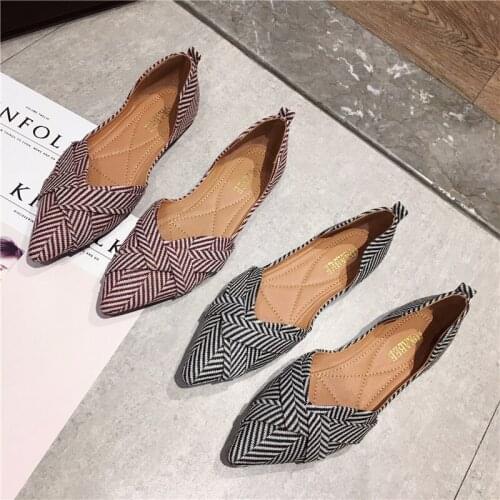 Breathable mesh womens shoes plus-size professional shoes 2019 European and American style flat heel flat pointed shoes lace wo