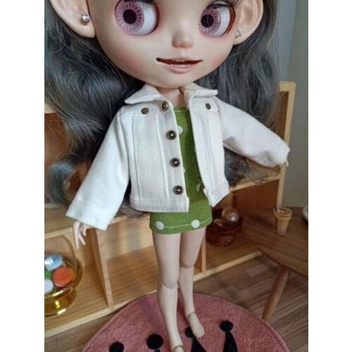 The new Blythes doll is a one-sixth style denim jacket with versatile buttons and white stand-up collar
