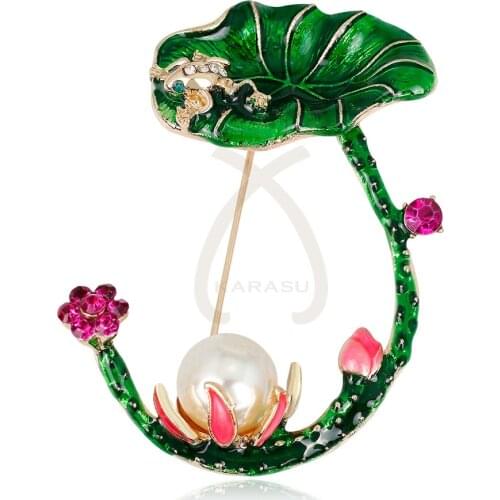 Vivid Frog Jump on Lotus Brooch Flower Green Leaves Simulated Pearl Enamel Animal Brooches for Women Pin Jewelry Accessories