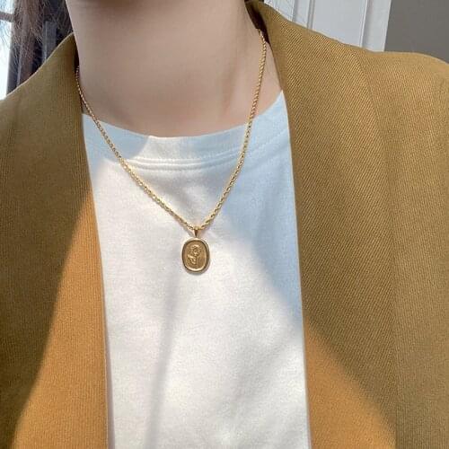 SRCOI Trendy Flower Pattern Geometric Oval Pendant Necklace Simple Temperament Twist Clavicle Chain Women Party Jewelry Gifts