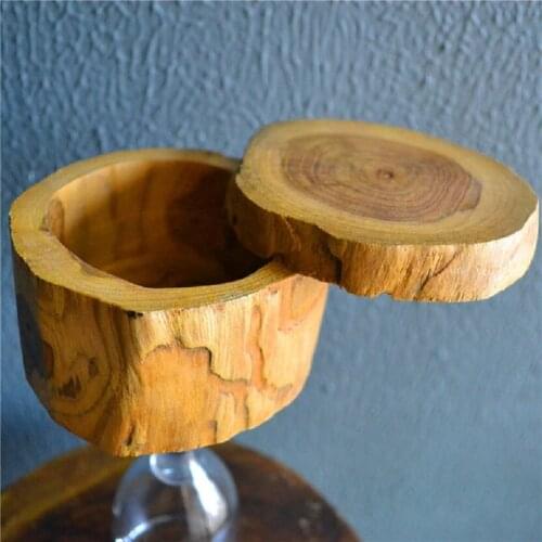 Solid wood jewelry boxes incorporate the Southeast Asian style of wooden retro jewelry boxes