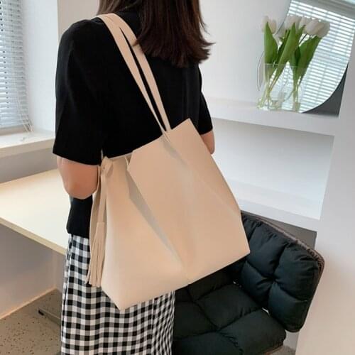 2021Luxury Fashion Women Handbags Shoulder Bags PU Leather Solid Color Female Shopping Bags Tassel Simple Bucket Crossbody Bag