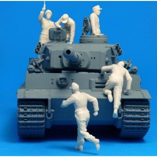 Five resin soldiers 1:35