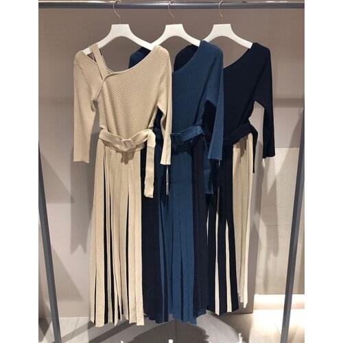 2020 autumn and winter Japanese new products have a thin slanted shoulder lace asymmetric color matching pleated knitted dress