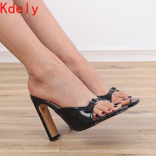 2021 New Open Toe Shoes Summer Slippers Fashion Open Toe Serpentine Buckle Square Heel Sandals Pumps Shoes Size 35-42