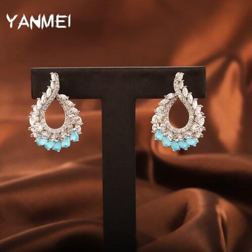 Water Drop Pear Shape Elegant Earrings Curve Unclosed Geometric Elegant Jewelry Exquisite Banquet Earrings for Women Teardrop