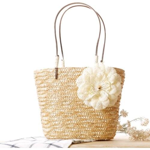 2021 Fashionable and Exquisite Straw Handbag with Flower Beach Bag