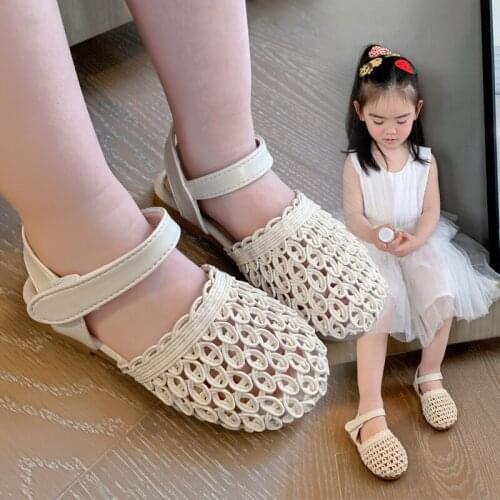 Kids Sandals Girls Sandals Children Summer Shoes 2021 New Hot Cut-outs Princess Sweet Soft Leather Sandals Fashion Black Flat