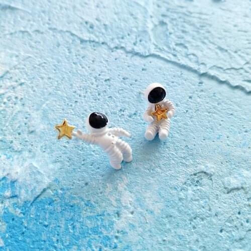 Cute Creative Space Astronaut Gold Color Pentagram Stud Earrings Alloy Small Earring For Women Best Gifts Fashion Jewelry