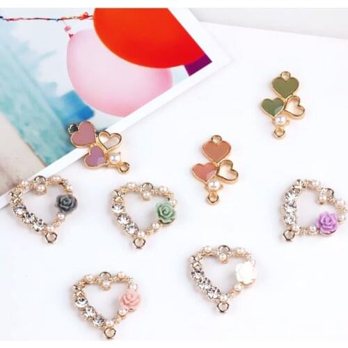 Free Shipping 10pcs Resin Flower Decorated Crystal Rhinestone Hollow Out Heart Pendant Charms Enamel Lovely Hearts Drop Charms