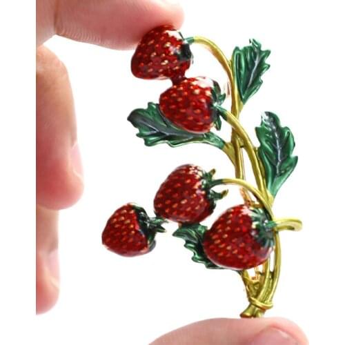 1PC Hot Sales Enamel Strawberry Brooches for Women Red Color Pin Brooch Plant Design Cute High Quality Jewellry Summer Style