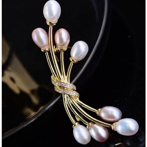 2021 New Freshwater Pearls Brooches for Women Elegant Shiny Cubic Zirconia Flower Brooch Pin for Suit Coat Jewelry broche luxe