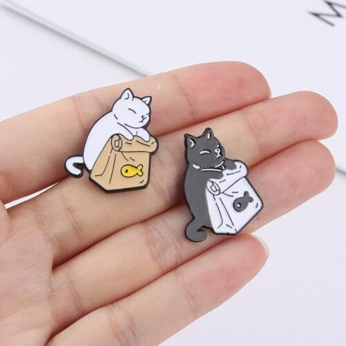1Pcs Enamel Brooch Pins Cute Black White Cats Dried Fish Bag Brooches Lapel Badge Cartoon Animal Jewelry Gift for Kids Friends
