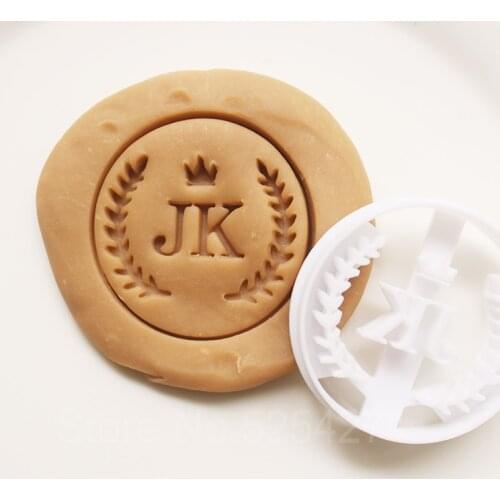 Laurel Cookie - Round - Customizable with initials Designed