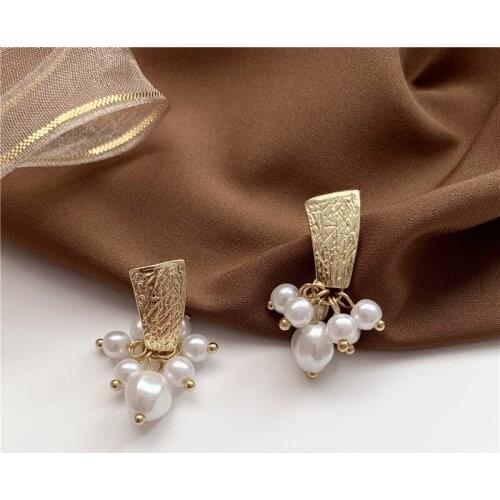 Irregular Shape Etch Gold Color Cluster Stud Earrings for Women Korean Small Earrings With Pearls Fashion Womens Earrings 2020
