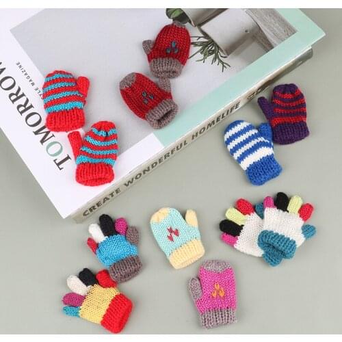 1Pc Mini Knitting Gloves Crafts Material DIY Dollhouse Miniature Accessories Random Color
