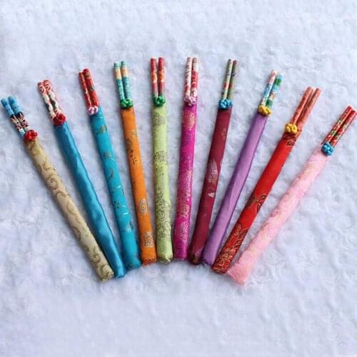 200 Pairs Chinese Chopsticks in Satin Bags Bamboo Craft Chopsticks Tableware Wedding Gift Party Favors