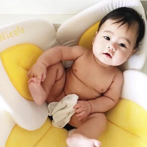 1Pcs Baby Bath Flower Pad Lovely Petal Shape Baby Bathtub Mat Color Patchwork Newborn Infant Bathing Mat Cushion