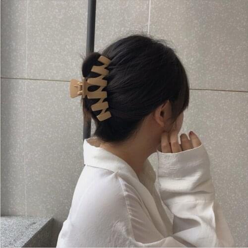 Korea Retro Matte Frosted Wave Large Hairpin INS Internet Celebrity Back Clip Windproof Geometric Shower Clip Hair Accessories