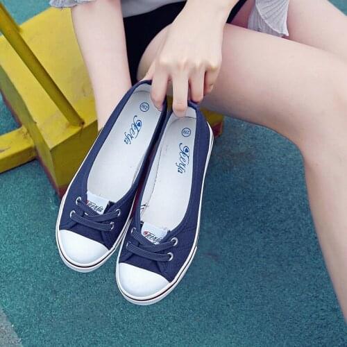 Light Canvas Shoes Women Outdoor Shoes Slip-on Korean Tide Spring Students Foot Pedal Flat Walking Shoes For Female
