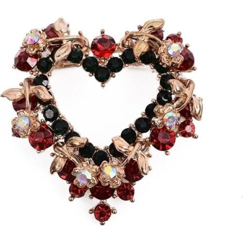 Japanese ornaments hot sell heart-shaped Christmas Red Sweater Winter flower Europe and United States Good Quality Woman brooch