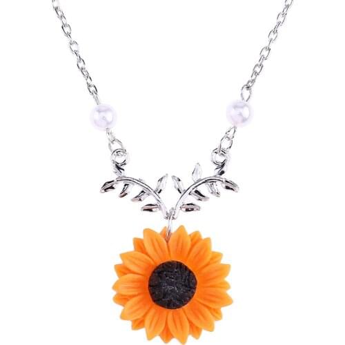 Gold Chain Pendant Necklace Delicate Sunflower Jewelry for Women Long Creative Imitation Pearl Necklace Punk Accessories