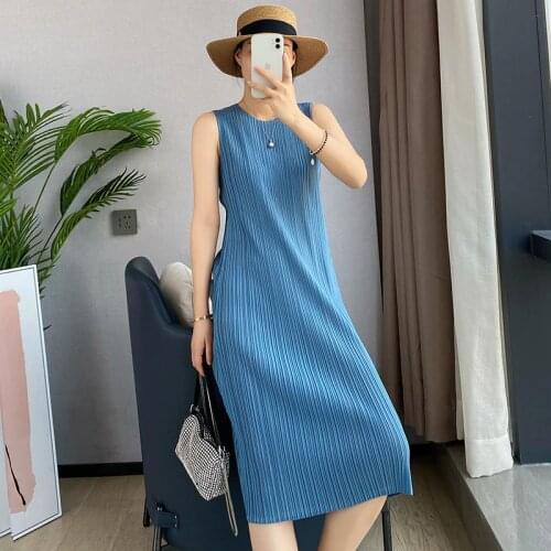 Summer Dress 2021 Plus Size For Women 45-75kg Big Stretch Miyake Pleated Solid Color Round Neck Sleeveless Split Dresses