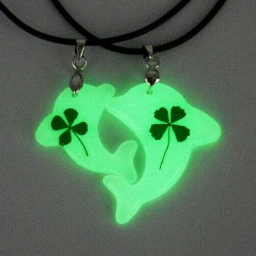 2Pcs Trendy Cute Luminous Dolphins Pendant Necklaces Four-leaf Clover Necklace Friend Lovely Necklace Pendants Girls Couple Gift