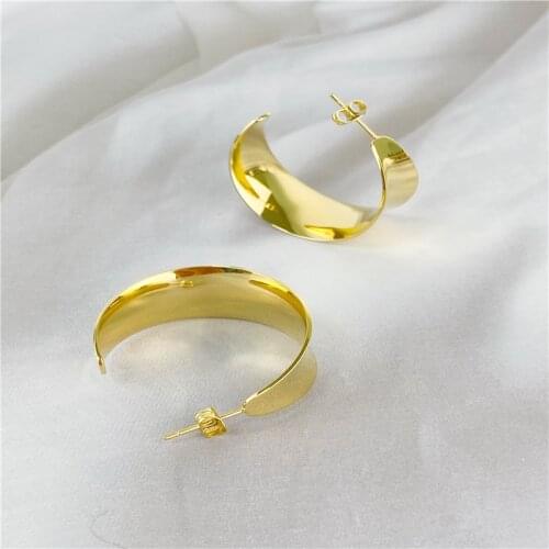 European and American gold curved earrings retro exquisite earrings women exaggerated stainless steel earrings